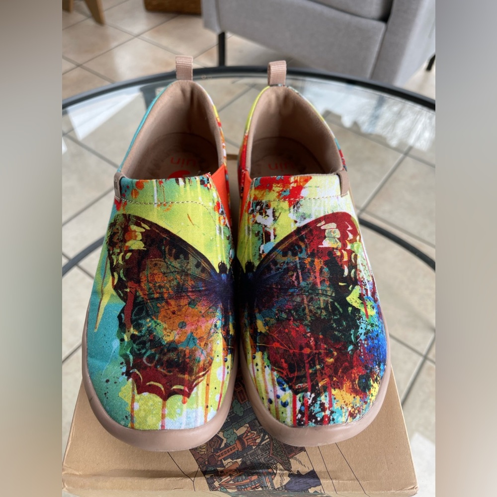 UIN Butterfly shoes